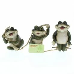 Zingz & Thingz 3.25 in. x 3 in. x 30.25 in. Frolicking Frogs Hanging Decoration